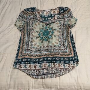 𝅺pretty lightweight patterned top by DR2 size small